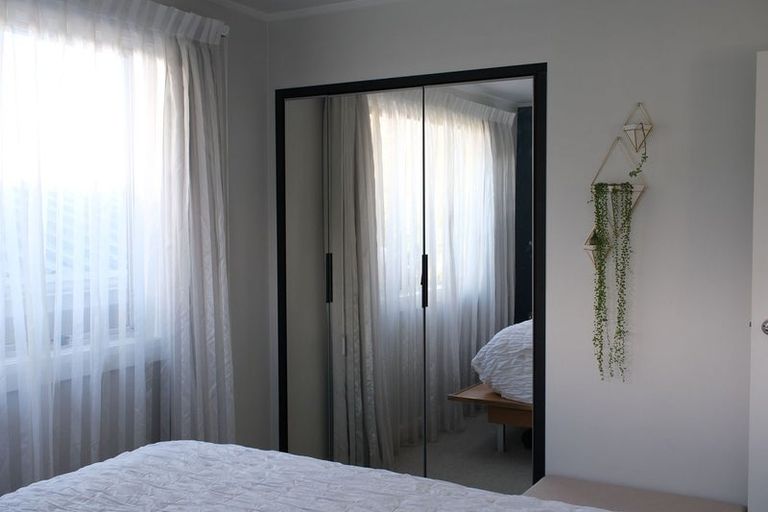 Photo of property in 12a Hinton Place, Weymouth, Auckland, 2103