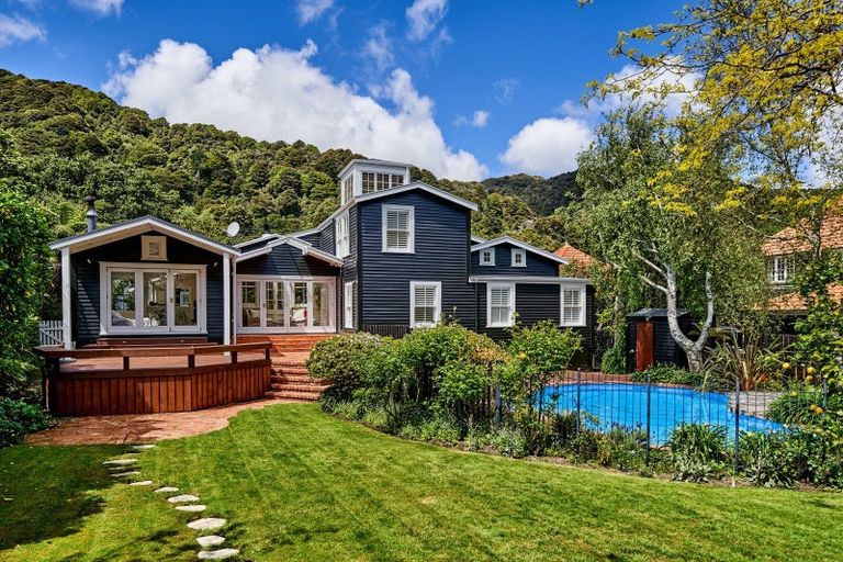 Photo of property in 59 Cheviot Road, Lowry Bay, Lower Hutt, 5013