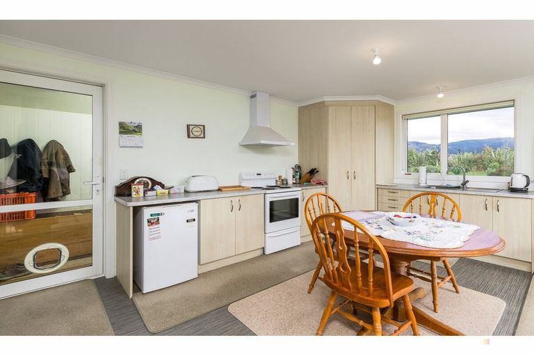 Photo of property in 17 Bakers Road, Waimate, 7978