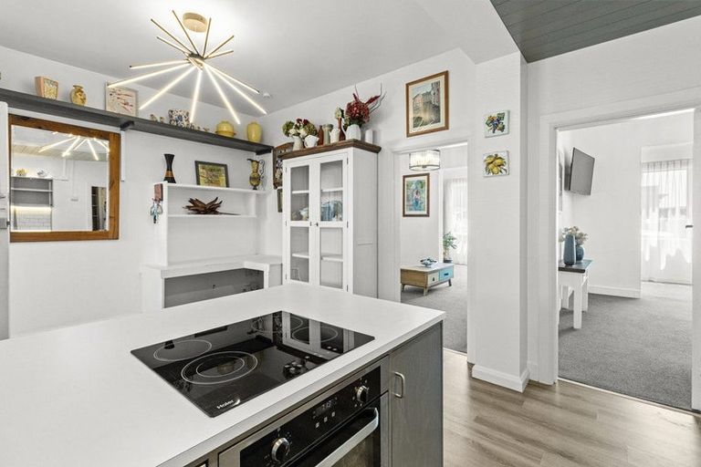 Photo of property in Devonport Apartments, 21/127 Saint Aubyn Street, New Plymouth, 4310