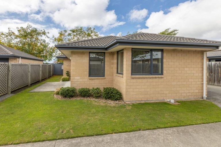 Photo of property in 2/15 Johns Road, Belfast, Christchurch, 8051