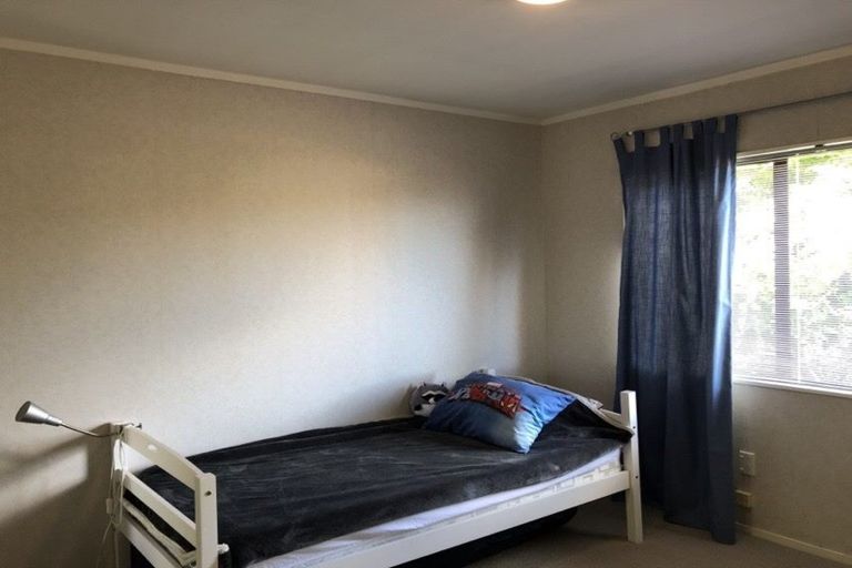 Photo of property in 27 Pinewood Grove, Botany Downs, Auckland, 2010