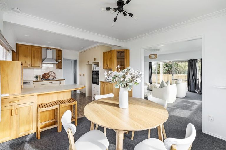 Photo of property in 54 Wairau Road, Oakura, 4314