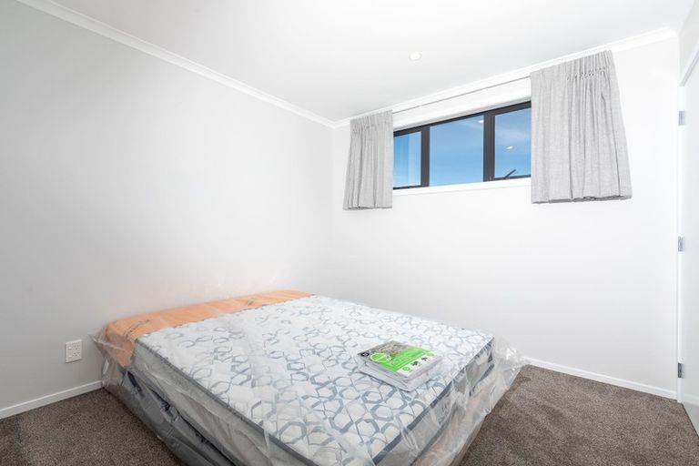 Photo of property in 3 Hillview Crescent, Paparangi, Wellington, 6037