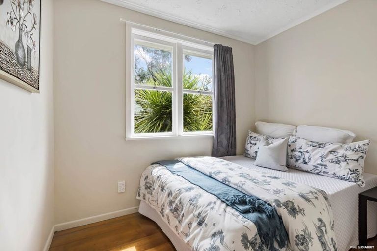 Photo of property in 12 Limmer Place, Browns Bay, Auckland, 0632