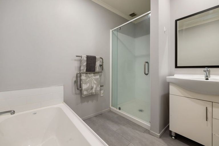 Photo of property in 6 Queens Park Crescent, Frankton, Hamilton, 3204