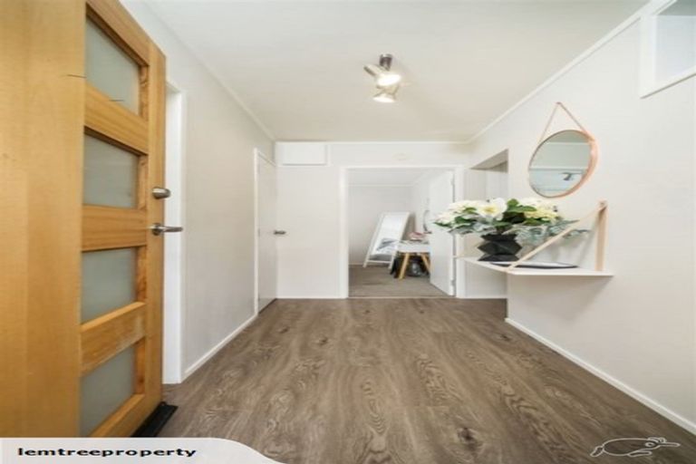 Photo of property in 1/50 Stapleford Crescent, Browns Bay, Auckland, 0630