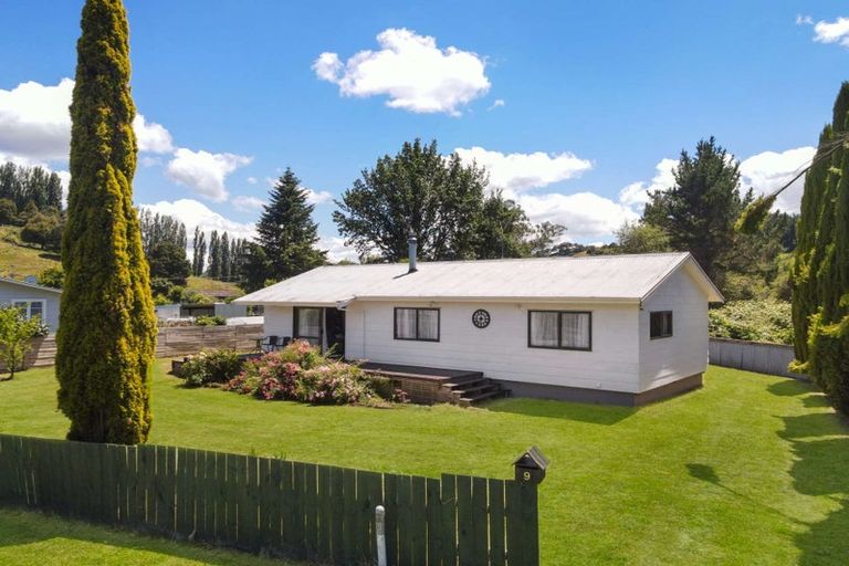 Photo of property in 9 Wilson Road, Hunterville, 4730