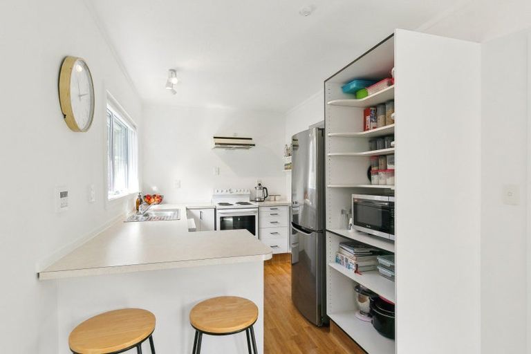 Photo of property in 21 Mexted Terrace, Tawa, Wellington, 5028