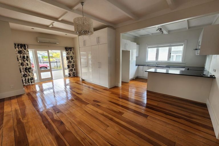 Photo of property in 8 Formby Avenue, Point Chevalier, Auckland, 1022