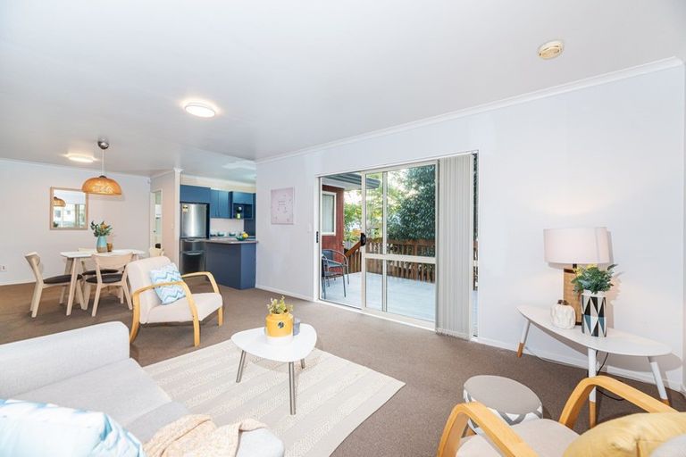 Photo of property in 76 Colwill Road, Massey, Auckland, 0614