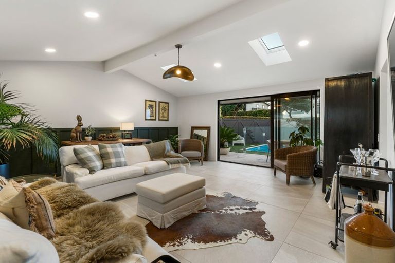 Photo of property in 24 Tiri Road, Milford, Auckland, 0620