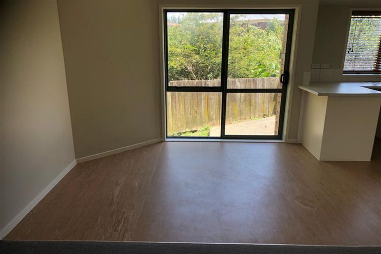 Photo of property in 55 Sabulite Road, Kelston, Auckland, 0602