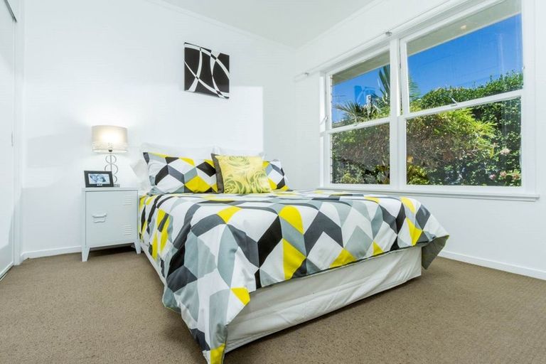 Photo of property in 2/765 Beach Road, Browns Bay, Auckland, 0630