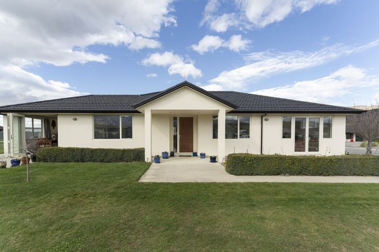 Photo of property in 3 De Bettencor Place, Mount Pisa, Cromwell, 9383