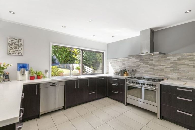 Photo of property in 20 Saddleback Rise, Murrays Bay, Auckland, 0630