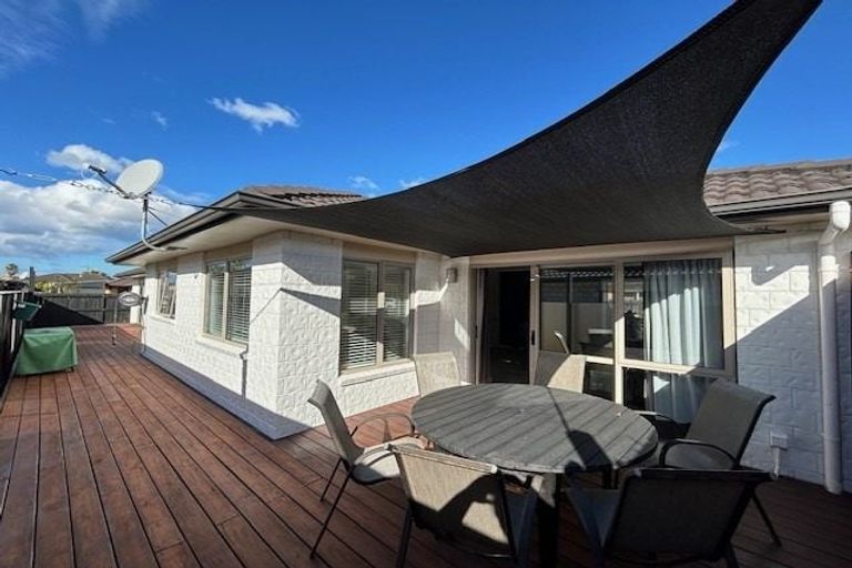 Photo of property in 21 Grabella Place, Papamoa Beach, Papamoa, 3118