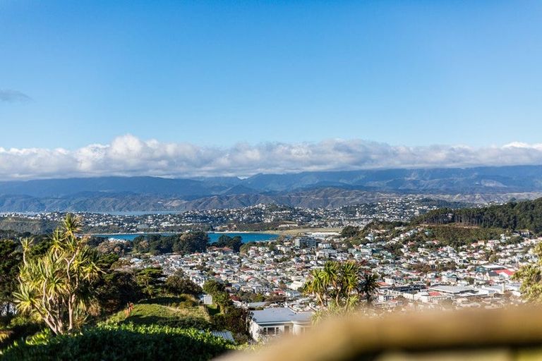 Photo of property in 15 Connaught Terrace, Brooklyn, Wellington, 6021