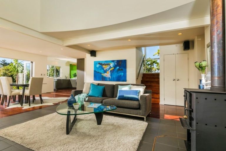 Photo of property in 122 Waitea Road, Muriwai, Waimauku, 0881