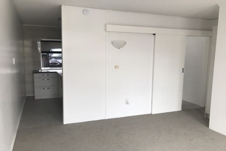 Photo of property in Melksham Towers, 102/131 Brougham Street, Mount Victoria, Wellington, 6011