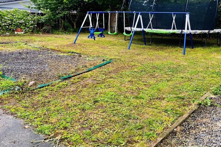 Photo of property in 13 Booralee Avenue, Botany Downs, Auckland, 2010