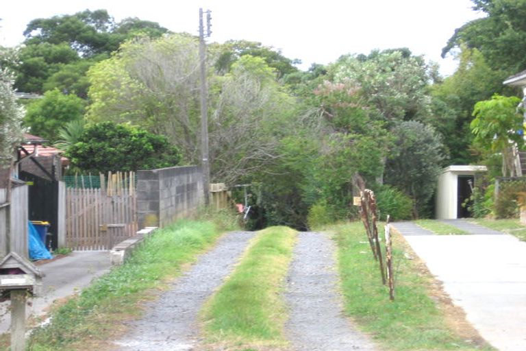 Photo of property in 1/305 Rangatira Road, Beach Haven, Auckland, 0626