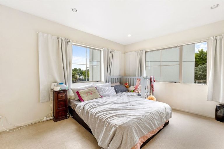 Photo of property in 3/6 Nimstedt Avenue, Oteha, Auckland, 0632