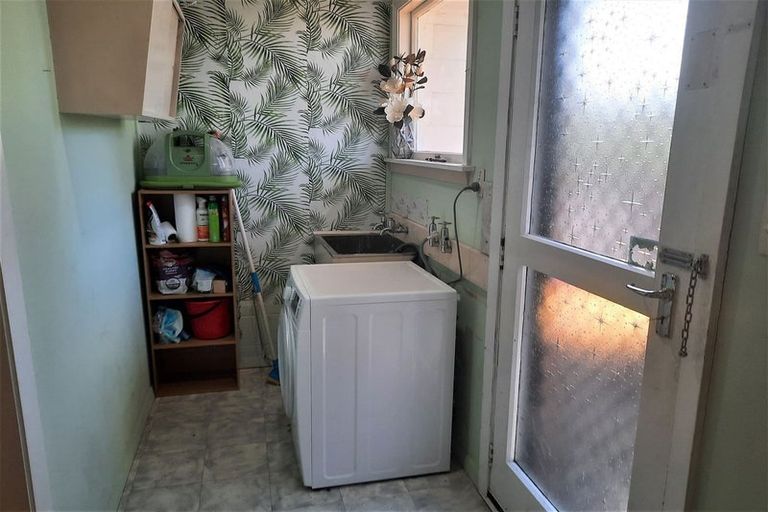 Photo of property in 2/43 Prestons Road, Redwood, Christchurch, 8051