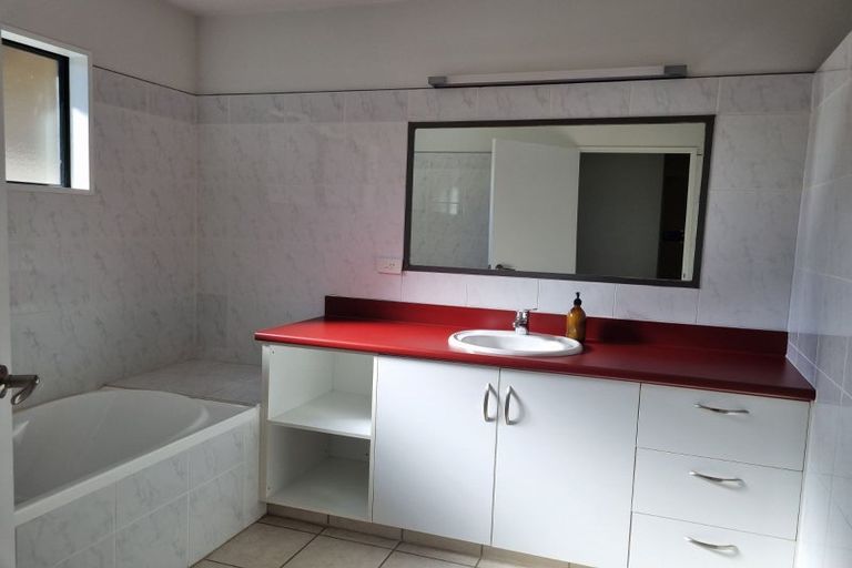 Photo of property in 4 Evergreen Parade, Rosehill, Papakura, 2113