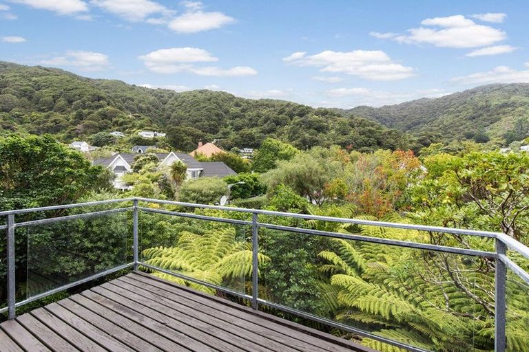 Photo of property in 4 Lady Bell Grove, Lowry Bay, Lower Hutt, 5013
