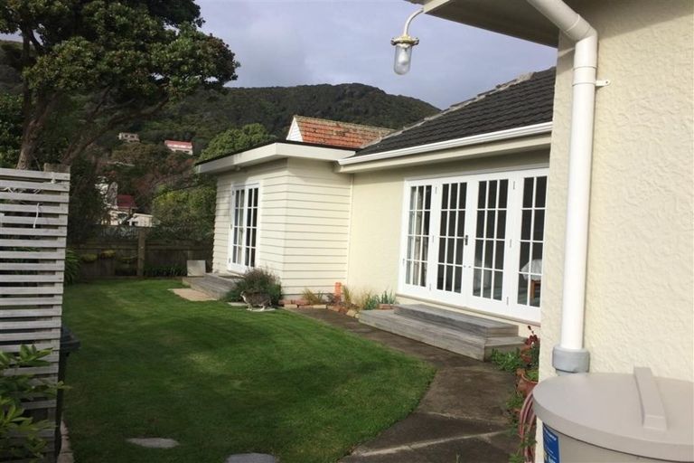 Photo of property in 51 Pukatea Street, Eastbourne, Lower Hutt, 5013