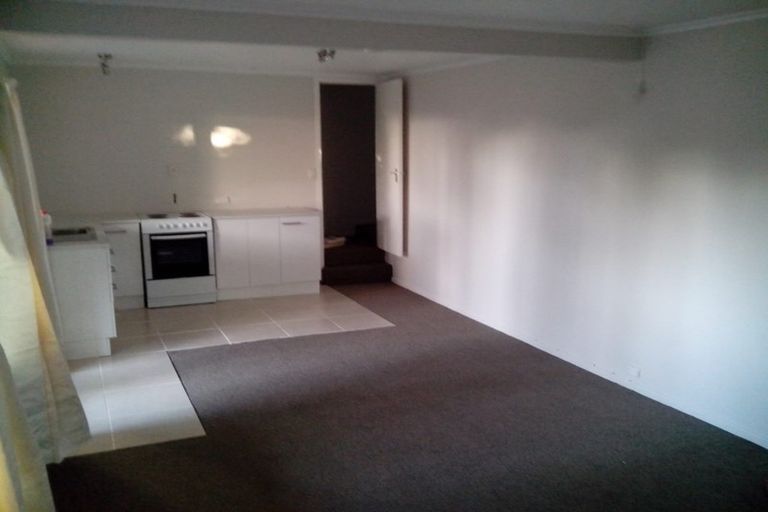 Photo of property in 76 Wade River Road, Stanmore Bay, Whangaparaoa, 0932