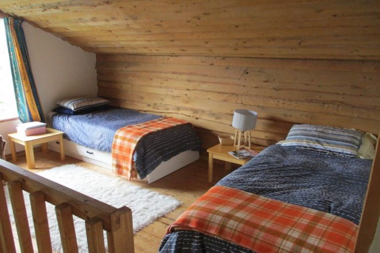 Photo of property in 19 Ivy Terrace, Moana, 7872