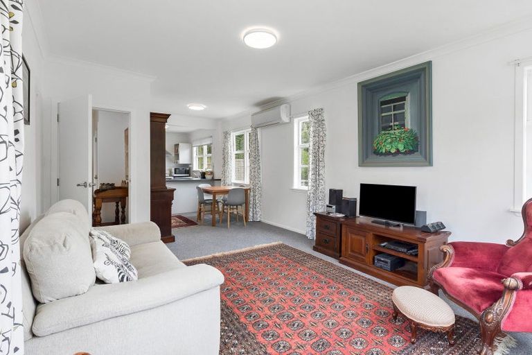 Photo of property in 36 Miles Crescent, Newlands, Wellington, 6037