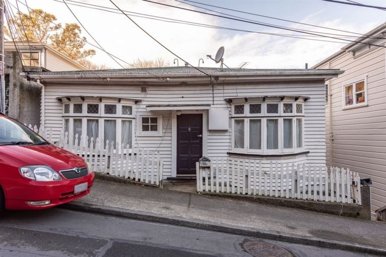 Photo of property in 22 Devon Street, Aro Valley, Wellington, 6021