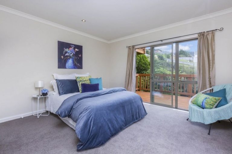 Photo of property in 5 Mcewen Crescent, Riverstone Terraces, Upper Hutt, 5018