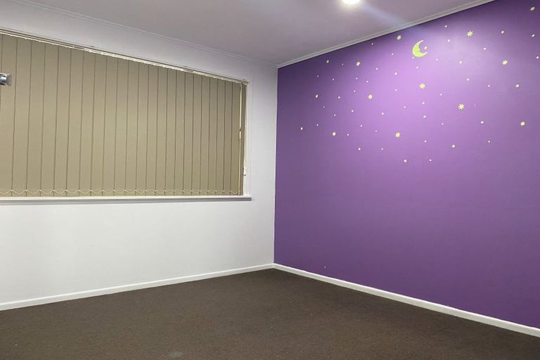 Photo of property in 15 Kiernan Place, Kelston, Auckland, 0602