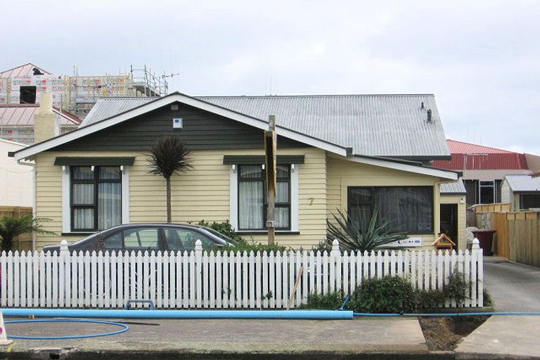 Photo of property in 7 Dahlia Street, Palmerston North, 4410