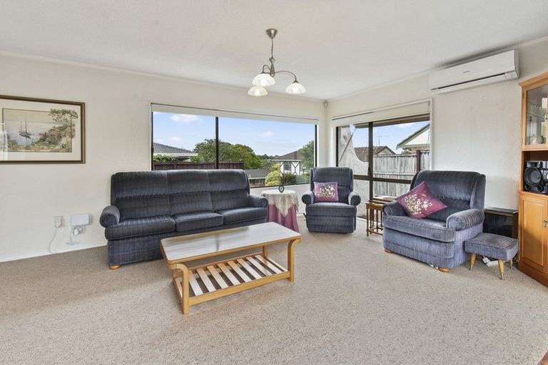 Photo of property in 2/28 Gills Avenue, Papakura, 2110