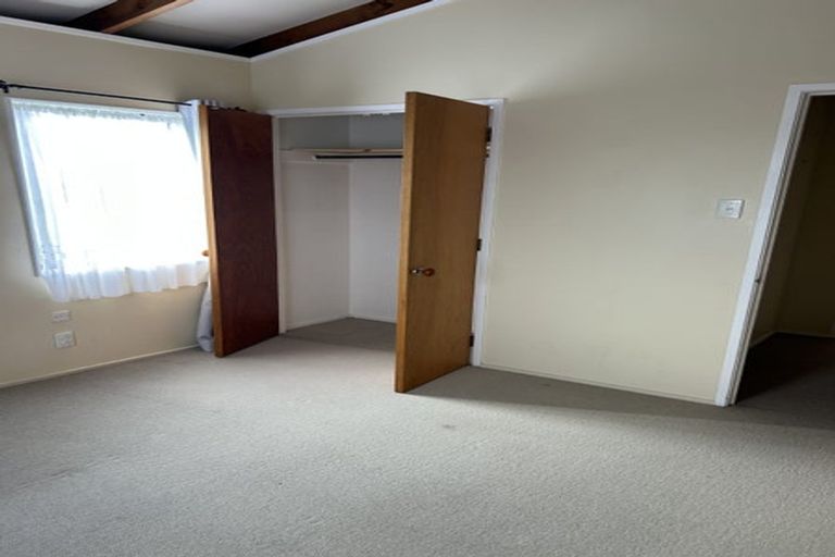 Photo of property in 2/21 Tiri Tiri Road, Birkdale, Auckland, 0626