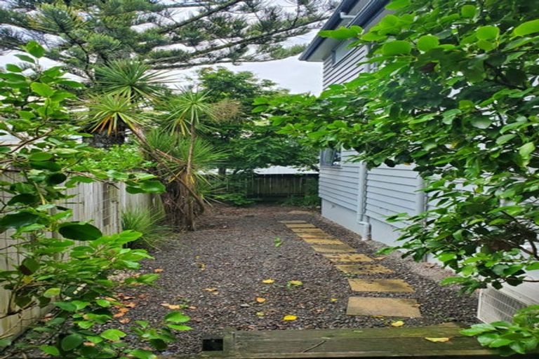 Photo of property in 2/26 Harley Road, Hauraki, Auckland, 0622