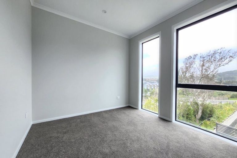 Photo of property in 12 Koreke Close, Kenepuru, Porirua, 5022