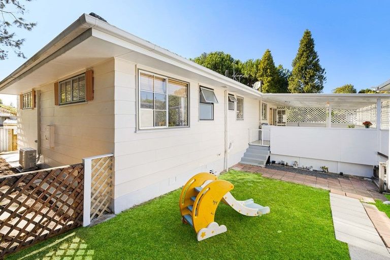 Photo of property in 2 Regatta Road, Torbay, Auckland, 0630