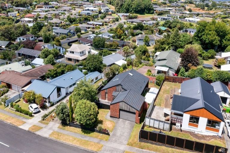 Photo of property in 76 Heta Road, Highlands Park, New Plymouth, 4312