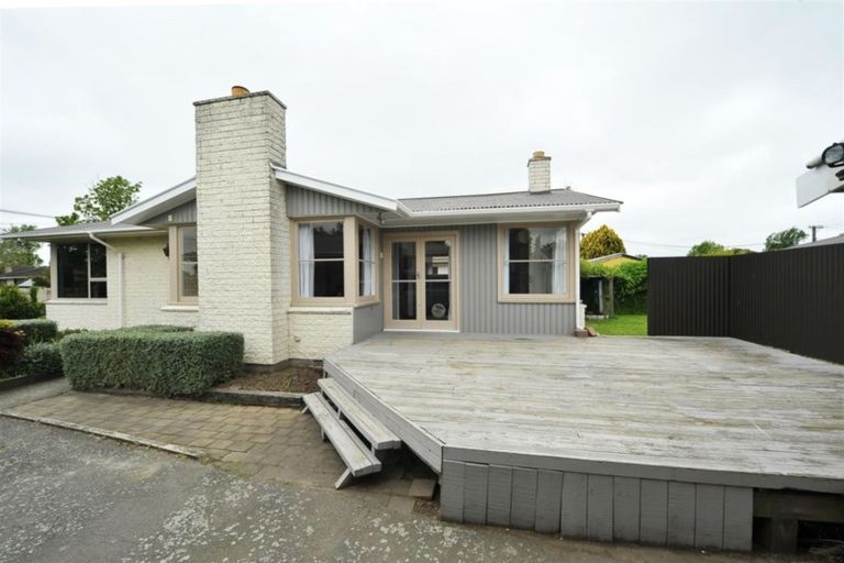 Photo of property in 37 Greendale Avenue, Avonhead, Christchurch, 8042