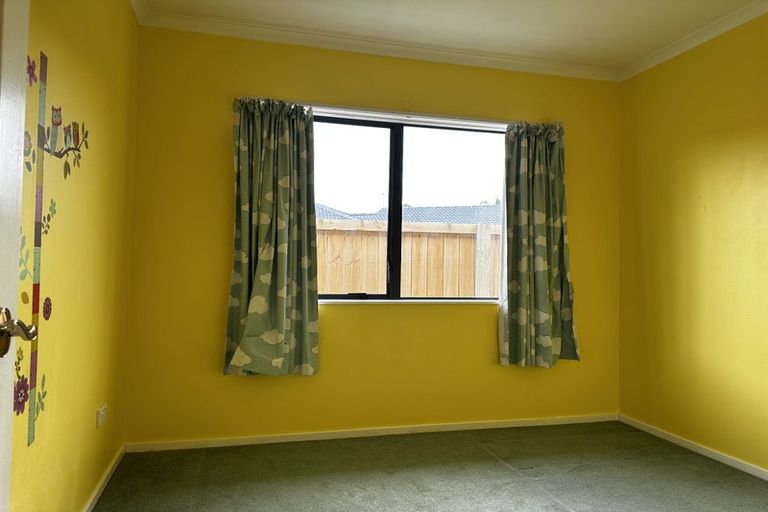 Photo of property in 1/47 Carnoustie Drive, Wattle Downs, Auckland, 2103