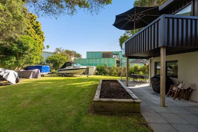 Photo of property in 6 Endeavour Place, Cooks Beach, Whitianga, 3591