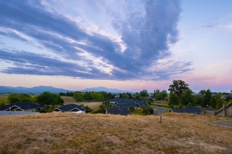 Photo of property in 38 Golf View Close, Fairhall, 7272