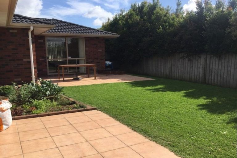 Photo of property in 4 Ballydonegan Rise, East Tamaki, Auckland, 2013