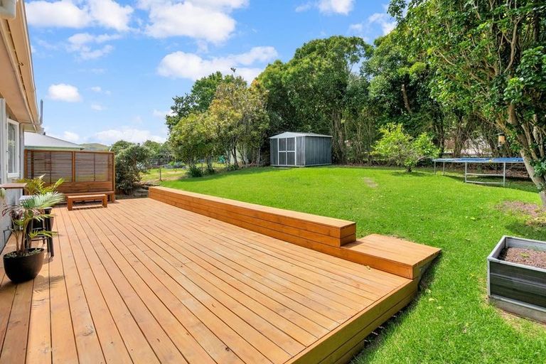 Photo of property in 15 Awaroa Road, Helensville, 0800